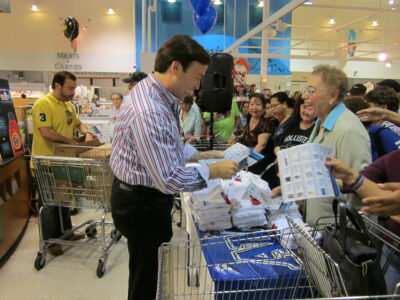 Javier Romero - Publix Sabor 2-26-11 004