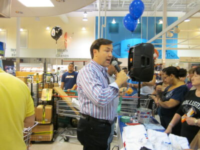 Javier Romero - Publix Sabor 2-26-11 007