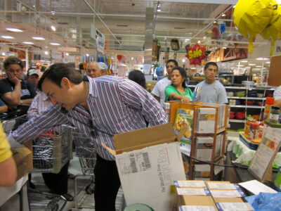 Javier Romero - Publix Sabor 2-26-11 019